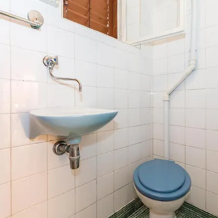 Awesome Apartment In Zaboric With Wifi *