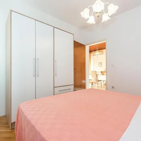 Apartment Awesome Apartment In Zaboric With Wifi *
