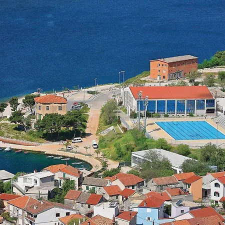 Awesome Apartment In Zaboric With Wifi *