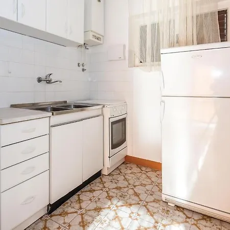 Awesome Apartment In Zaboric With Wifi